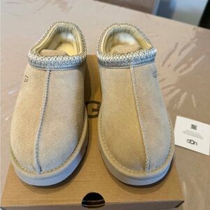 UGG Tasman Slippers Size 9 for Women’s,  size 7 for Men’s Mustard seed
